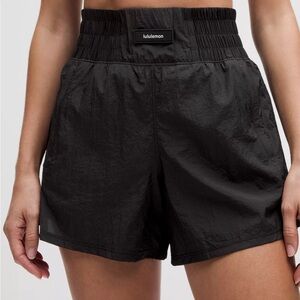 lululemon Women's Black Athletic high rise 4”
